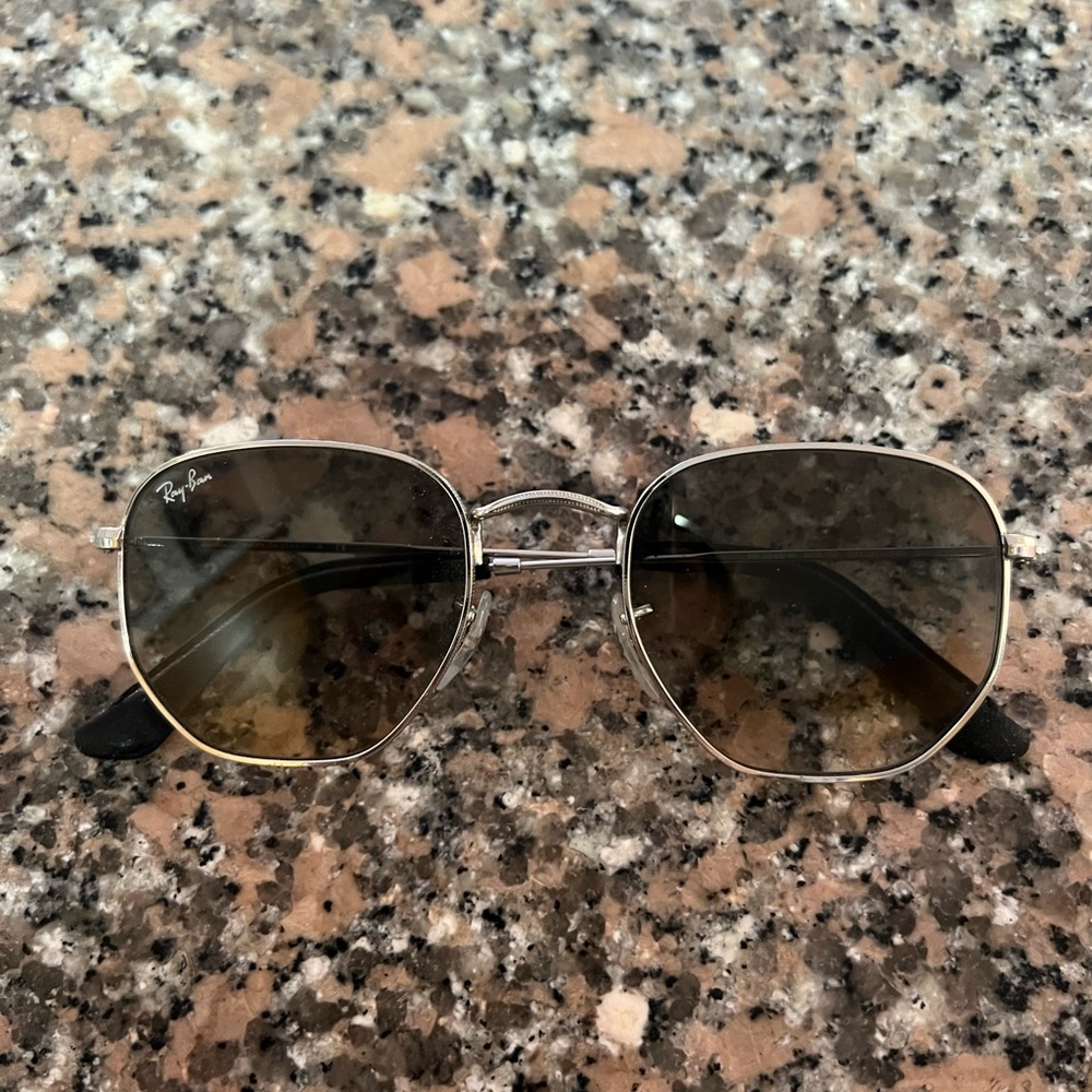 Ray-Ban RB3682